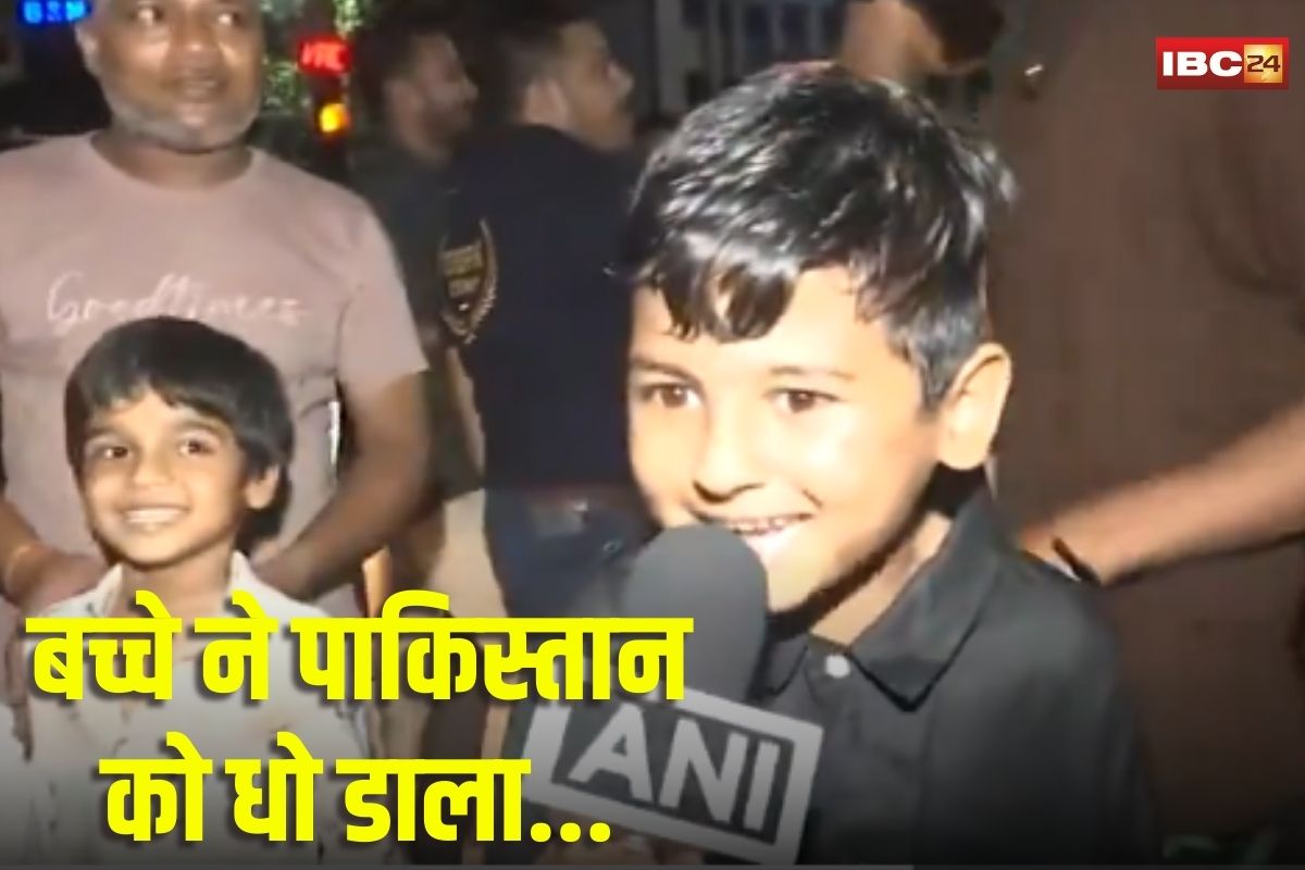 Ind vs Pak Asia Cup Final: भारत ने पाकिस्तान को बल्ले से धोया तो वहीं, मासूम फैन ने पाक को मुंह से धो डाला, कहा-“अरे पाकिस्तान कुछ तो कर के दिखा…”