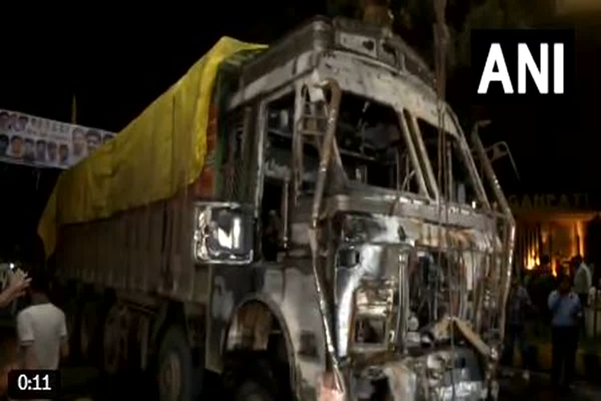 Indore Road Accident: दर्दनाक सड़क हादसा, तेज रफ्तार ट्रक ने कई लोगों को कुचला, मौके पर दो की मौत, गुस्‍साई भीड़ ने गाड़ी में लगाई आग