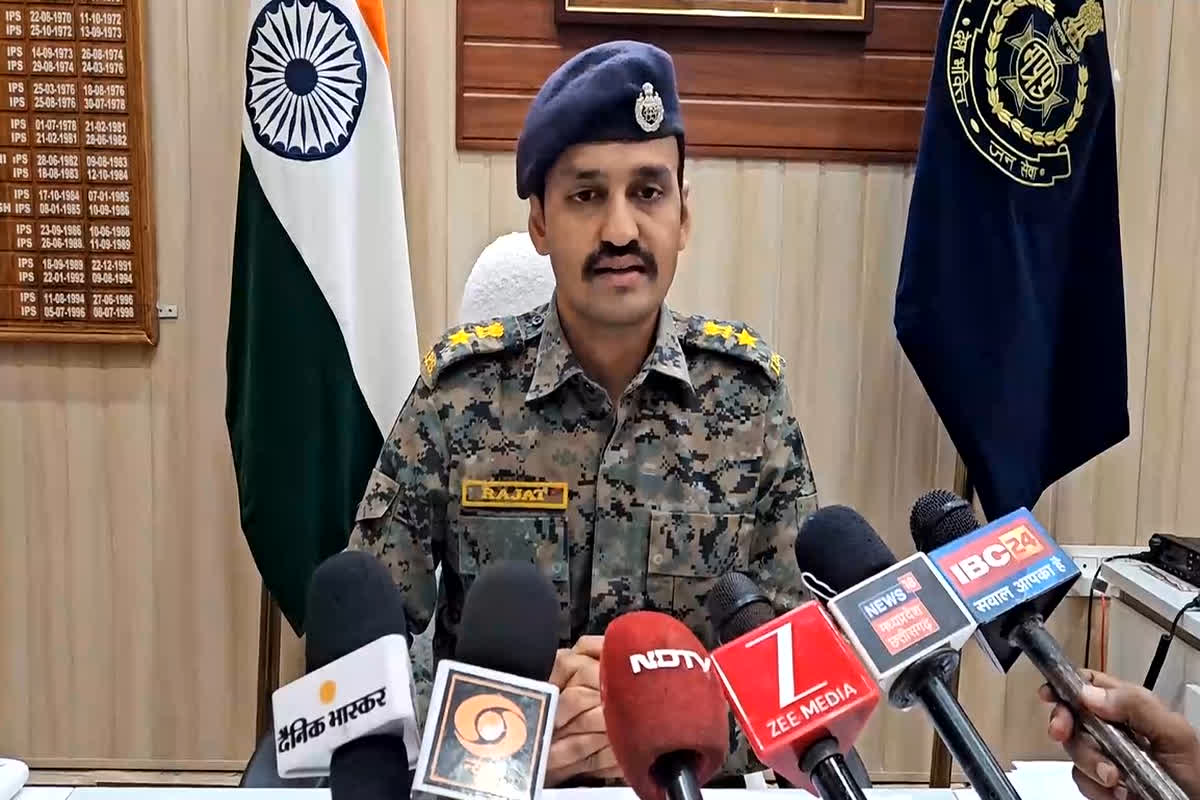 Mandla SP On Naxal: नक्सलियों ने पत्र लिखकर की शांति वार्ता की अपील, एसपी ने बताई चौंकाने वाली वजह, कहा – जंगल के कोने-कोने में ढूंढ रहे जवान