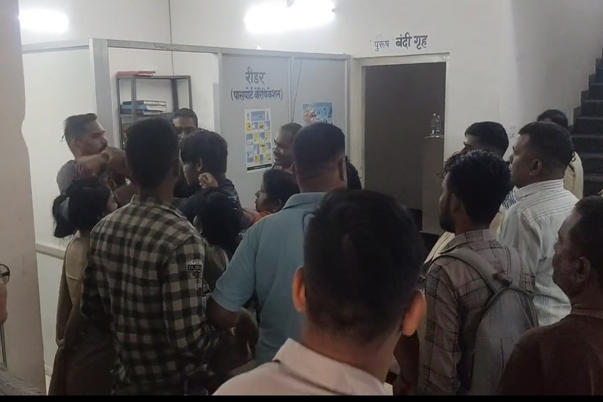 Bilaspur News: न्यायालय परिसर में प्रधान आरक्षक और बटालियन के सिपाही के बीच हुई जमकर मारपीट, वीडियो वायरल