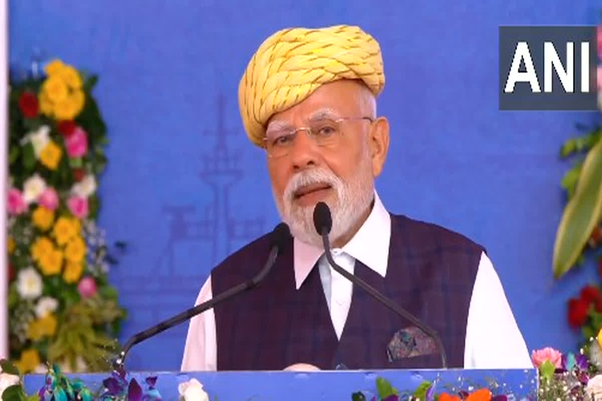 PM Modi Gujrat Visit: भावनगर में पीएम मोदी ने बताया कौन है भारत का सबसे बड़ा दुश्मन, जनसभा को संबोधित करते हुए कही बड़ी बात