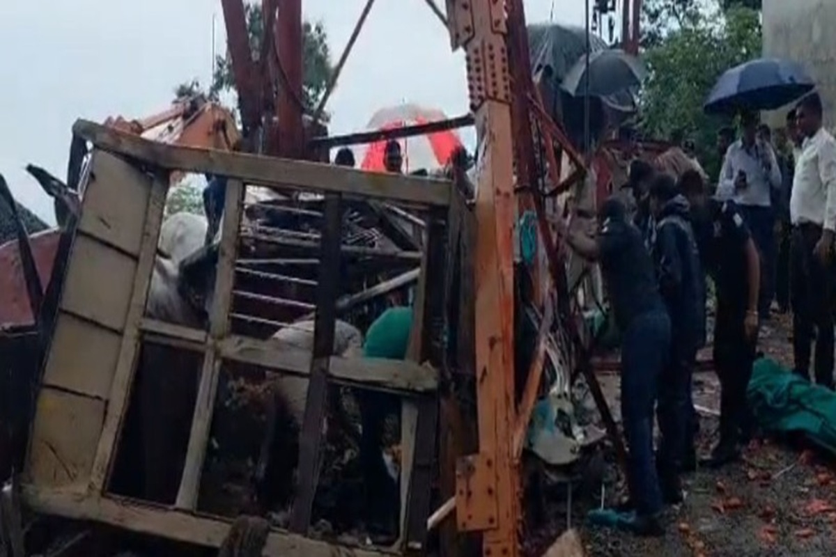 Pavagadh Ropeway Accident: मशहूर तीर्थस्थल में रोपवे टूटने से 6 लोगों की मौत, मौके पर राहत बचाव कार्य जारी