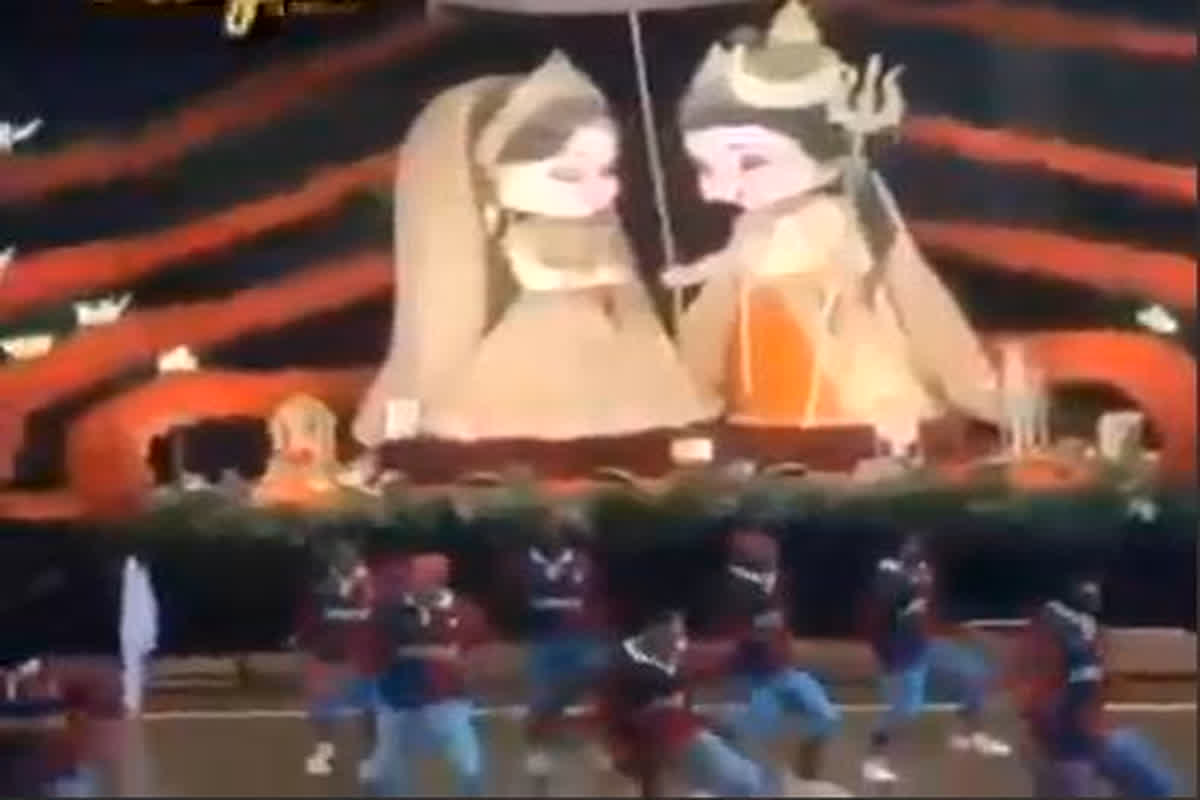 Raipur Ganesh Pandal: गणेश पंडाल के सामने आइटम सांग बजाने का मामला, बजरंग दल, शिवसेना के कार्यकर्ता पहुंचे लाखेनगर, पंडाल की लाइट को करवाई बंद