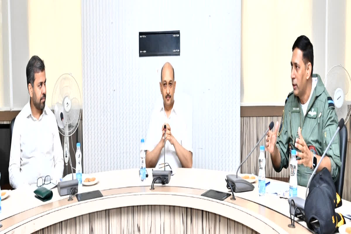 CG News: राज्योत्सव पर वायु सेना का होगा शौर्य प्रदर्शन, अपर मुख्य सचिव सुब्रत साहू ने अधिकारियों को दिए ये निर्देश