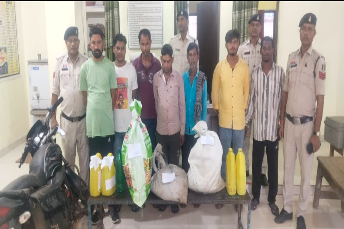 Sakti Crime News: अवैध शराब के खिलाफ पुलिस का बड़ा एक्शन, पुलिस ने 7 आरोपियों को किया गिरफ्तार