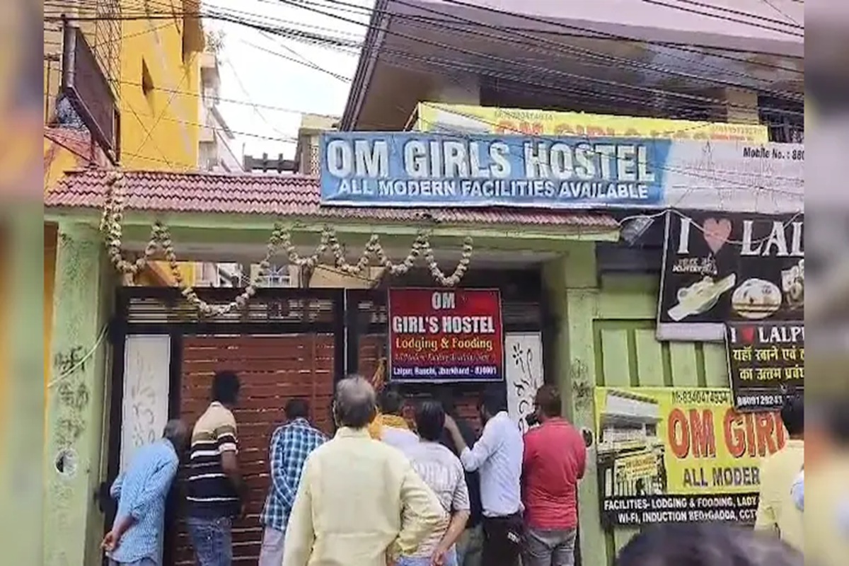 Ranchi Sex Racket: गर्ल्स हॉस्टल बना सेक्स रैकेट का अड्डा, ग्राहकों की डिमांड पर यहीं से भेजी जाती थी लड़कियां, पुलिस ने 13 लोगों को किया गिरफ्तार