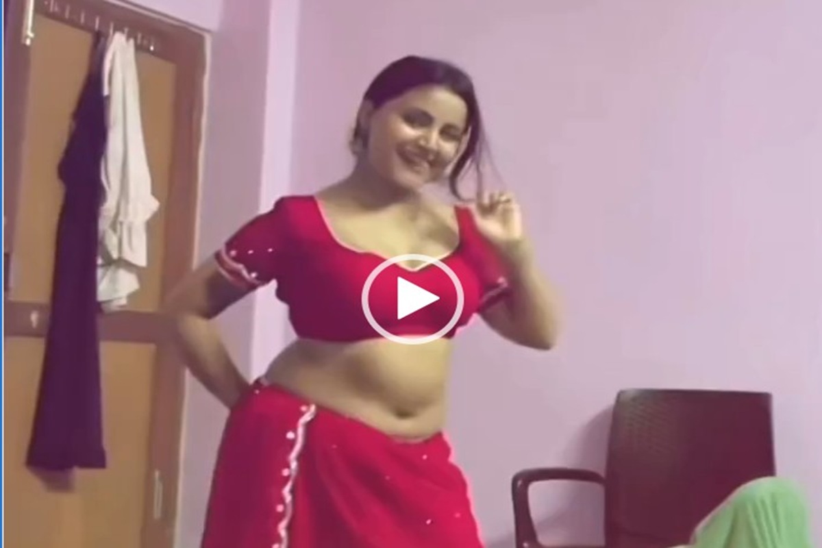 Desi Bhabhi Sexy Video: देसी भाभी का सेक्सी वीडियो वायरल, बोली- आज की रात मजा हुश्न का आंखों से लीजिए