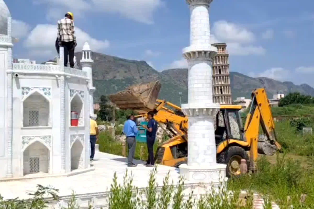 Bulldozer Action on Taj Mahal: ‘ताजमहल’ पर चला बुल्डोजर, सुप्रीम कोर्ट के आदेश के बाद हुआ एक्शन, जानिए अजमेर प्रशासन ने क्यों लिया ऐसा फैसला