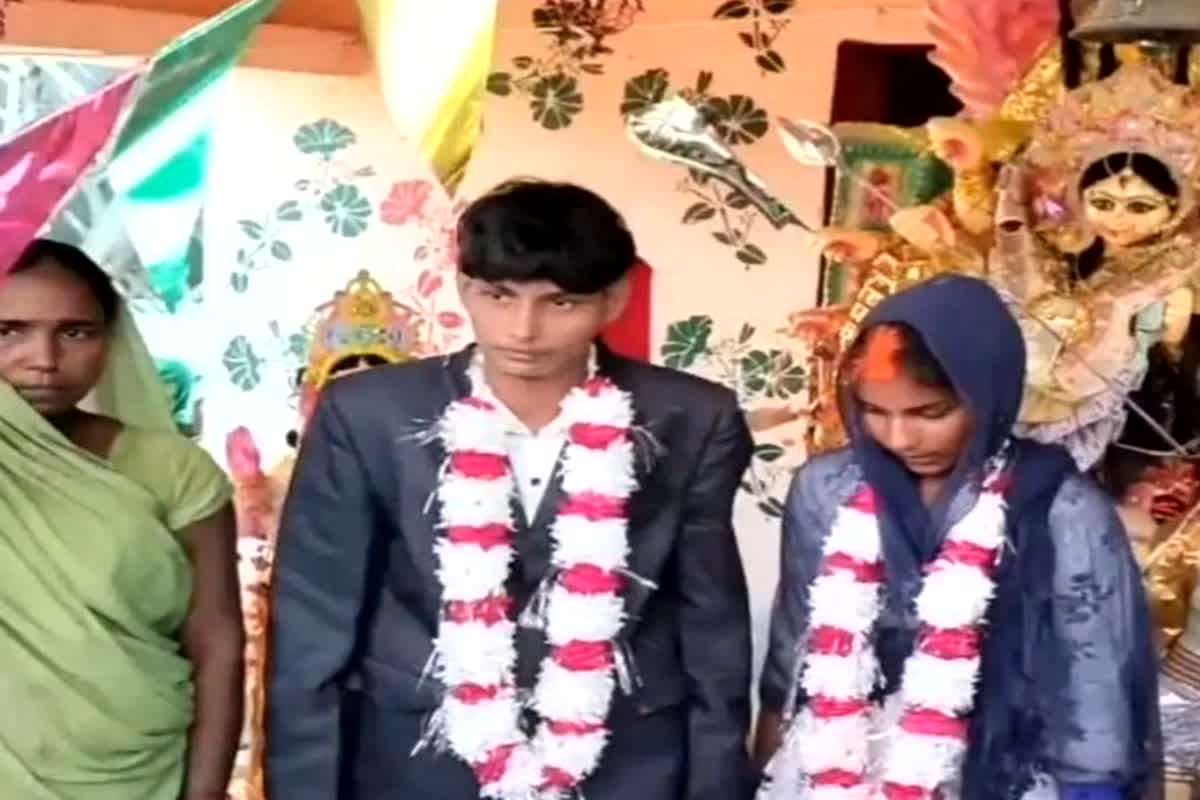 UP News: प्रेमिका को लेकर घूम रहा था प्रेमी, गांववालों ने करवा दी शादी, मामला जानकर उड़ जाएंगे आपके भी होश