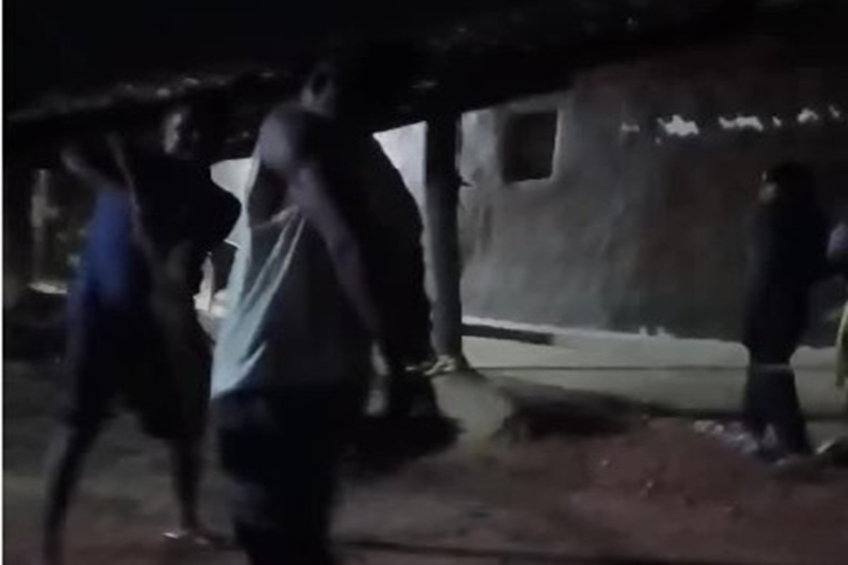 Wadrafnagar News: अंधेरे में सरपंच ने दी तालिबानी सजा, युवक के हाथ पीछे बाँधकर डंडे से पीटा, Video वायरल