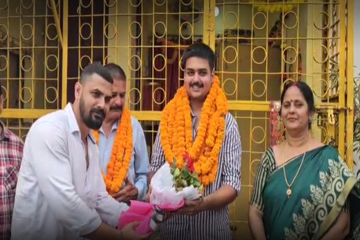 Singrauli News: इटमां गांव के कुंवर राजवीर सिंह चंदेल ने बढ़ाया सिंगरौली जिले का मान, संयुक्त रक्षा सेवा परीक्षा में हासिल की सफलता, इस पद पर हुए चयनित