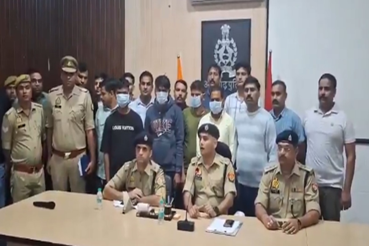 Aligarh News : हिंदू लड़कों की काली करतूत, शिव मंदिर की दीवारों पर लिख दिया “आई लव मोहम्मद”, मौलवी से इस बात का बदला लेने किया था कांड