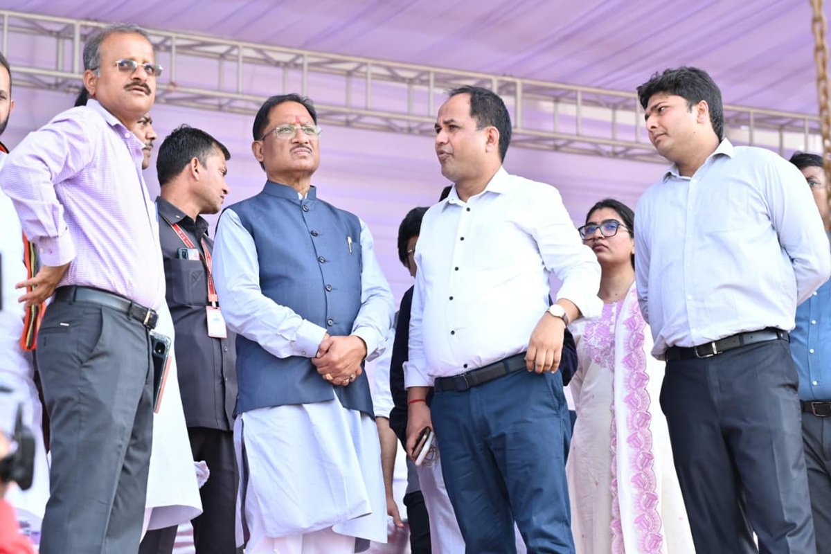 CG News: सीएम साय ने लिया प्रधानमंत्री मोदी के दौरे की तैयारियों का जायजा, अधिकारियों को दिए ये अहम निर्देश, कहा- गरिमामय और त्रुटिरहित हो प्रत्येक व्यवस्था