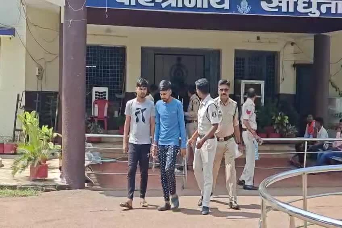Durg News: अपनी आंखों के सामने मां के साथ ज्यादती बर्दाश्त नहीं कर पाए बेटे! लिव-इन में रह रहे शख्स को दी दर्दनाक मौत