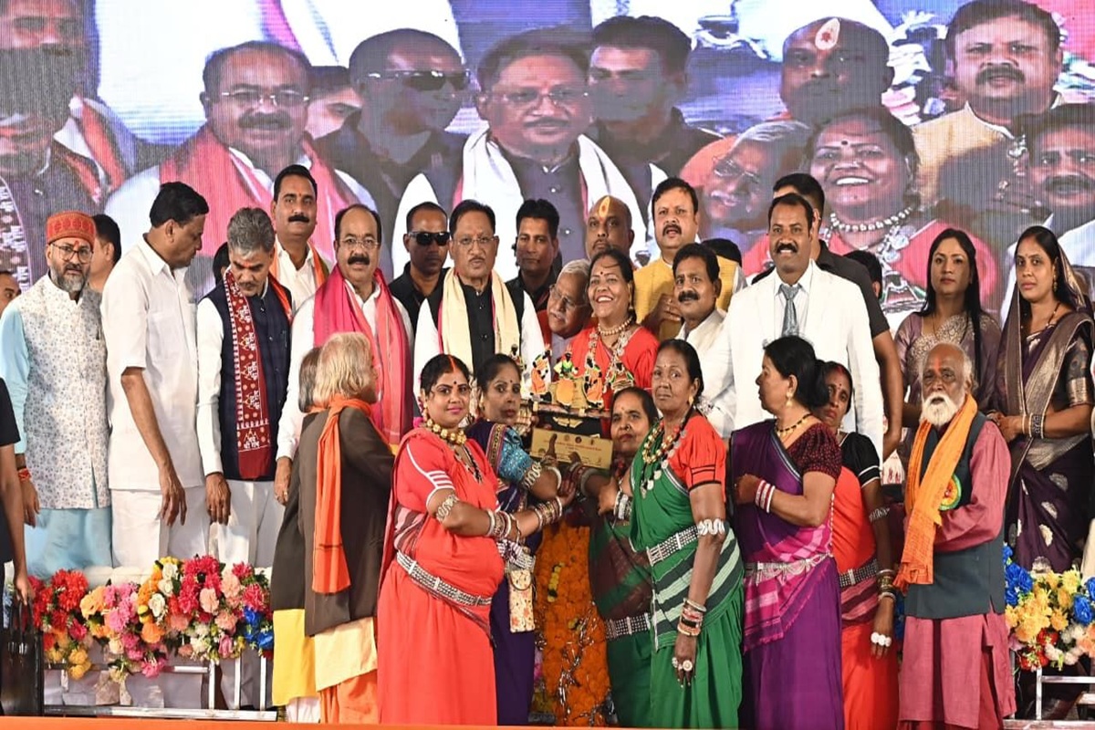 CG News: दुर्ग जिले के इस गांव में खुलेगा बीएड कॉलेज, सभी पंचायतों में होगा सीसी रोड निर्माण, पंडवानी महासम्मेलन में सीएम साय ने किया ऐलान