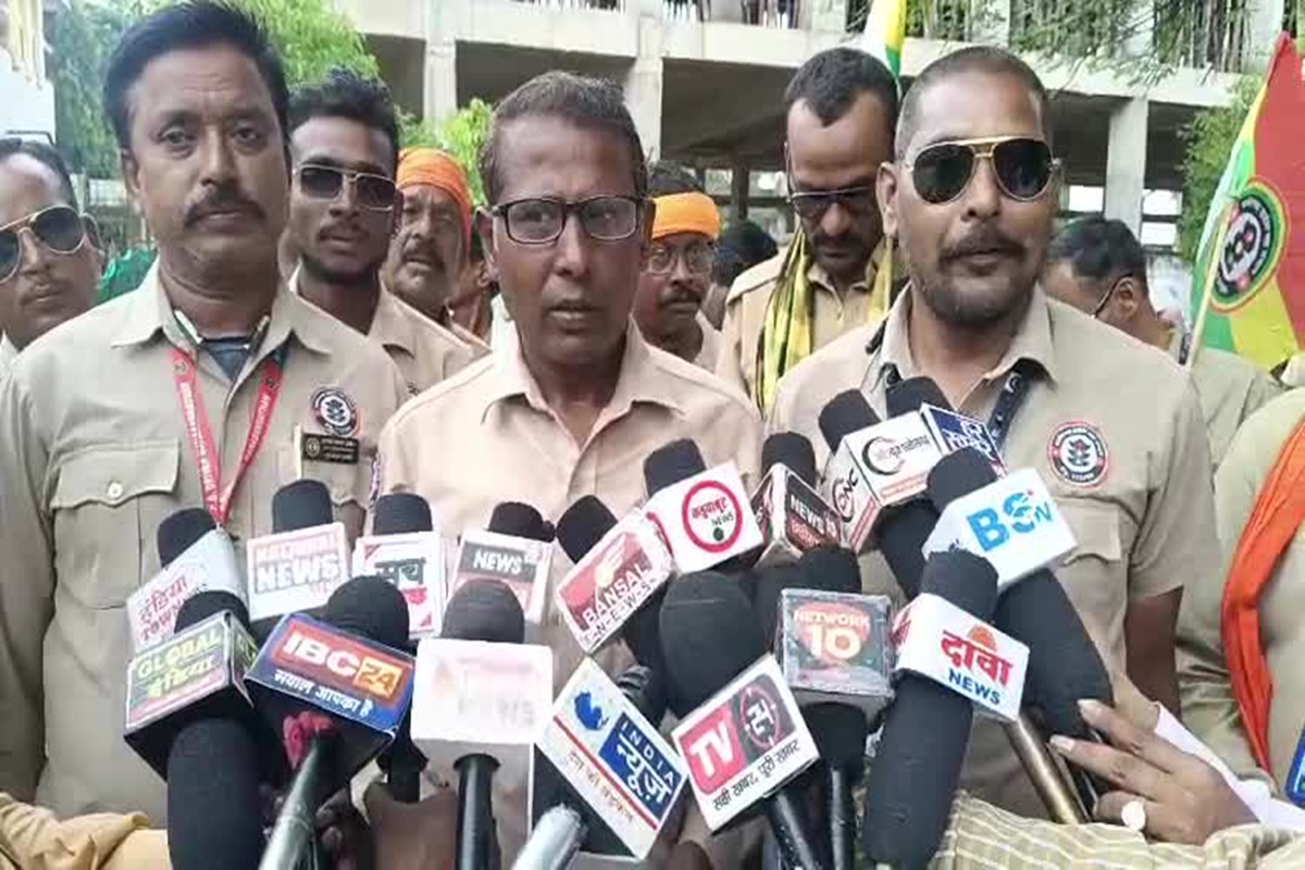 CG News: छत्तीसगढ़ में इस दिन से थम जाएंगे ट्रक और बसों के पहिए! ड्राइवर महासंगठन ने किया स्टीयरिंग छोड़ो आंदोलन का ऐलान