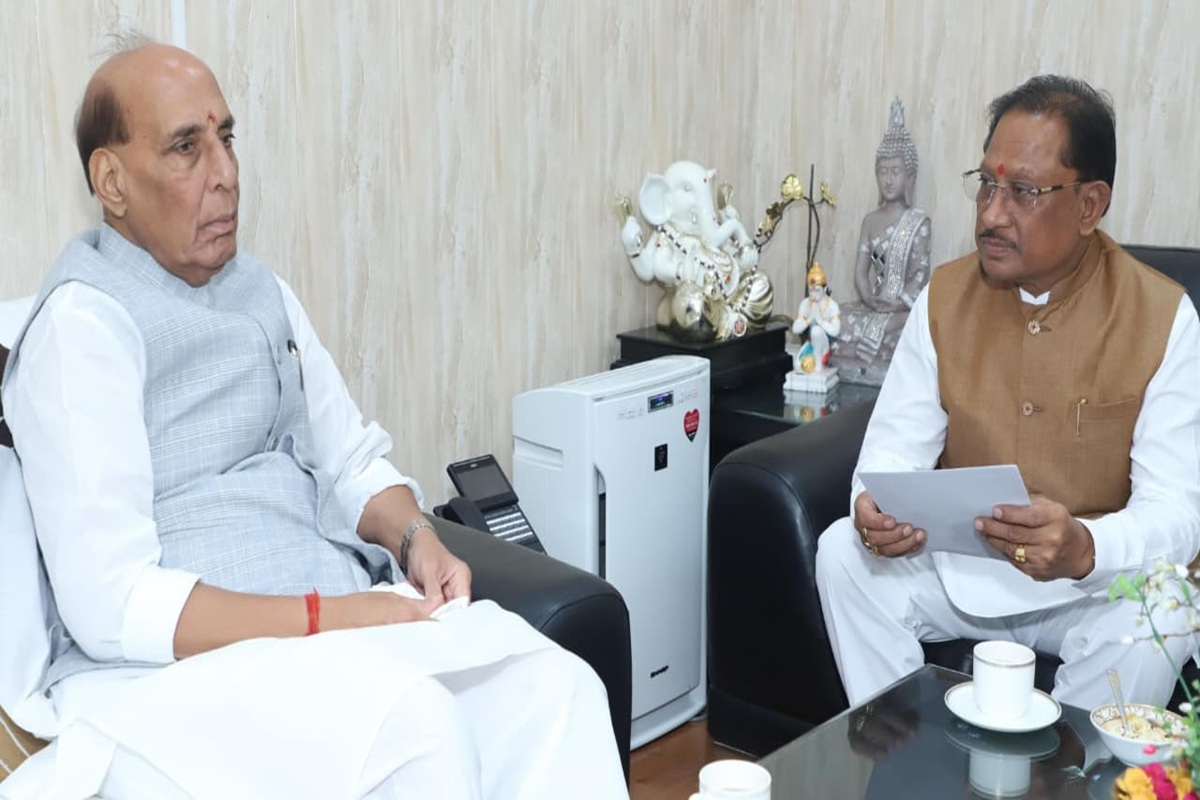 CG News: छत्तीसगढ़ की नदियों के नाम पर होगा नौसेना के नए पोतों का नामकरण, जल्द होगा सेना भर्ती रैली का आयोजन, रक्षा मंत्री से सीएम साय ने की मुलाकात