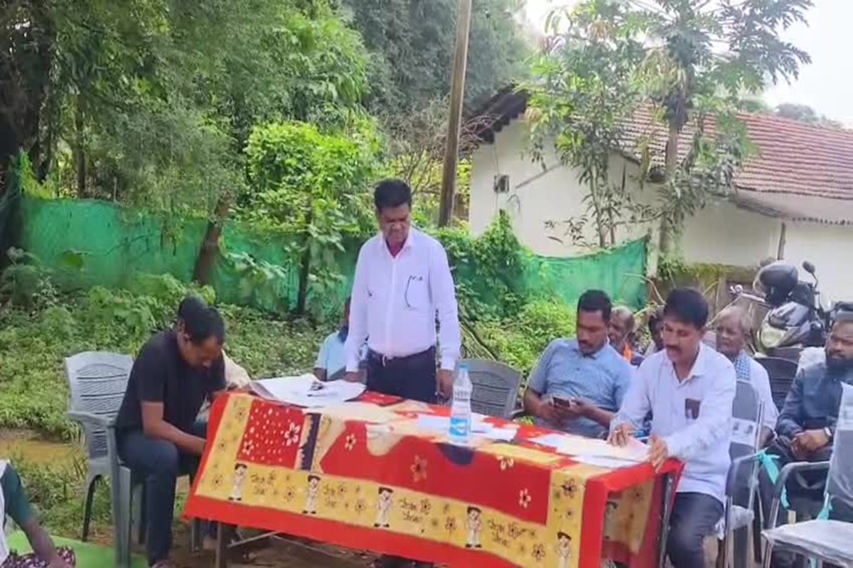 Kondagaon News: ‘मैं पीकर आया हूं तो…ज्यादा से ज्यादा मुझे हटा दिया जाएगा, मीटिंग में नशे में पहुंचा सचिव सस्पेंड