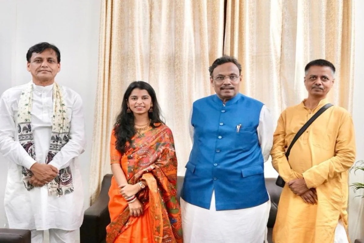 Maithili Thakur Latest News: एक दिन पहले थामा पार्टी का दामन.. दूसरे ही दिन मिला टिकट, इस सीट से चुनाव लड़ेंगी मैथिली ठाकुर, भाजपा ने जारी की दूसरी सूची