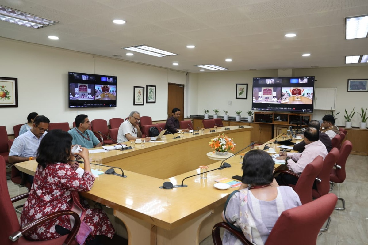 Chhindwara Cough Syrup Latest News: छिंदवाड़ा के जहरीले कफ सिरप मामले को लेकर दिल्ली तक हलचल, केंद्रीय स्वास्थ्य मंत्रालय ने ली राज्यों की बैठक, दिए ये अहम निर्देश