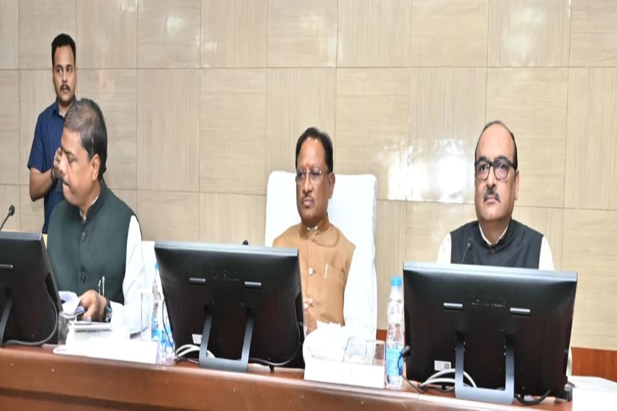 Chhattisgarh News: मुख्यमंत्री साय ने तय किया हरित विकास का रोडमैप, कलेक्टर–डीएफओ कॉन्फ्रेंस में दिए वन धन केंद्रों की संख्या बढ़ाने के निर्देश, कही ये बड़ी बात