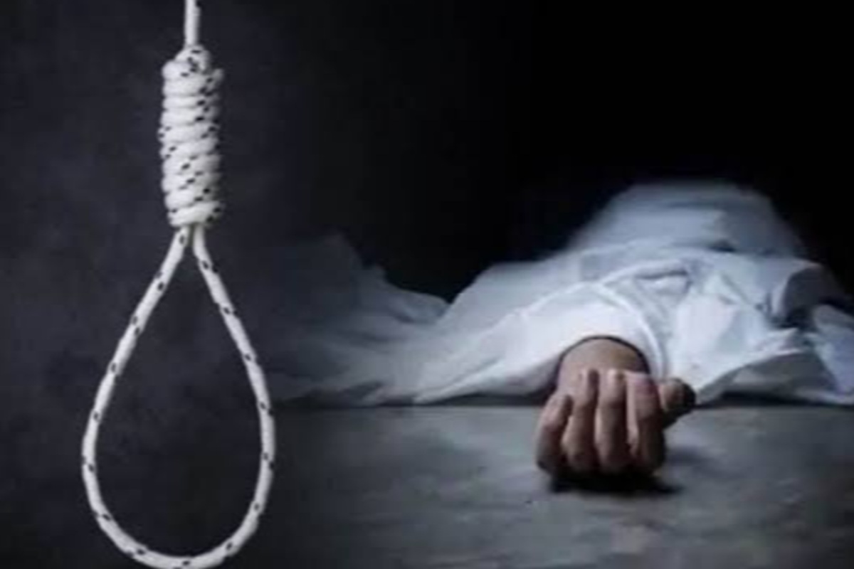 Sheopur News: बेमौसम बारिश ने छीनी अन्नदाता की सांसें, फसल खराब होने से दुखी किसान ने खुदकुशी, सड़क पर शव रख ग्रामीणों ने किया चक्काजाम, गरमाई सियासत