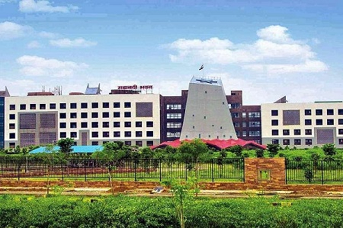 CG School News: युक्तियुक्तकरण में स्कूल ज्वाइन नहीं करने वाले शिक्षकों के​ खिलाफ कार्रवाई तय, स्कूल शिक्षा विभाग ने दी मंजूरी