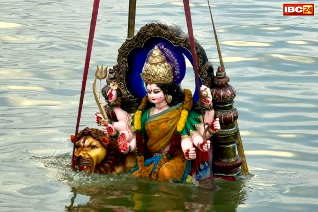Agra murti visarjan hadsa