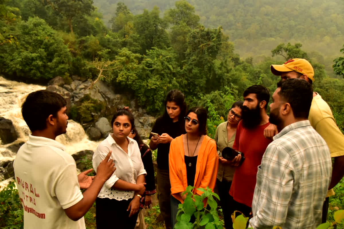 Bastar Rising 2025: बस्तर राइजिंग अभियान से बस्तर को मिलेगी नई उड़ान, संस्कृति और पर्यावरण को मिलेगा नया राष्ट्रीय मंच, गढ़धनोरा और होनहेड़ जलप्रपात का किया भ्रमण