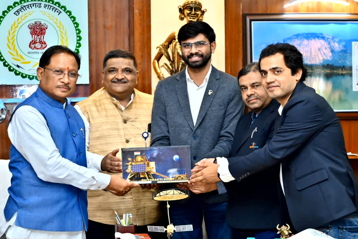 CG News: मुख्यमंत्री साय से इसरो वैज्ञानिकों ने की भेंट, छत्तीसगढ़ में इसरो की भूमिका और युवाओं के अवसर पर चर्चा, CM ने कहा- हर भारतवासी के लिए गर्व का विषय