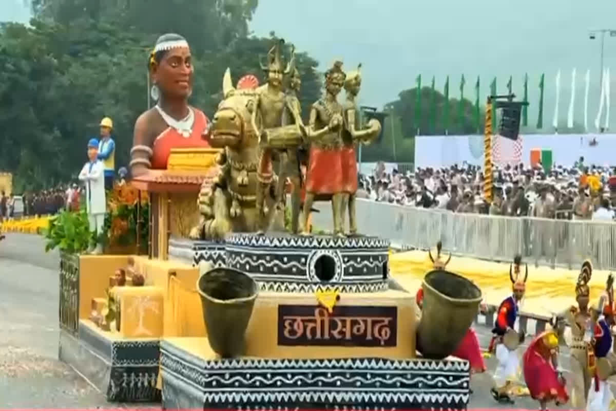 CG News: गुजरात की धरती पर बस्तर का सम्मान,एकता परेड में छत्तीसगढ़ की झांकी ने दिखाया विकास का नया मॉडल, पीएम मोदी भी हुए प्रभावित