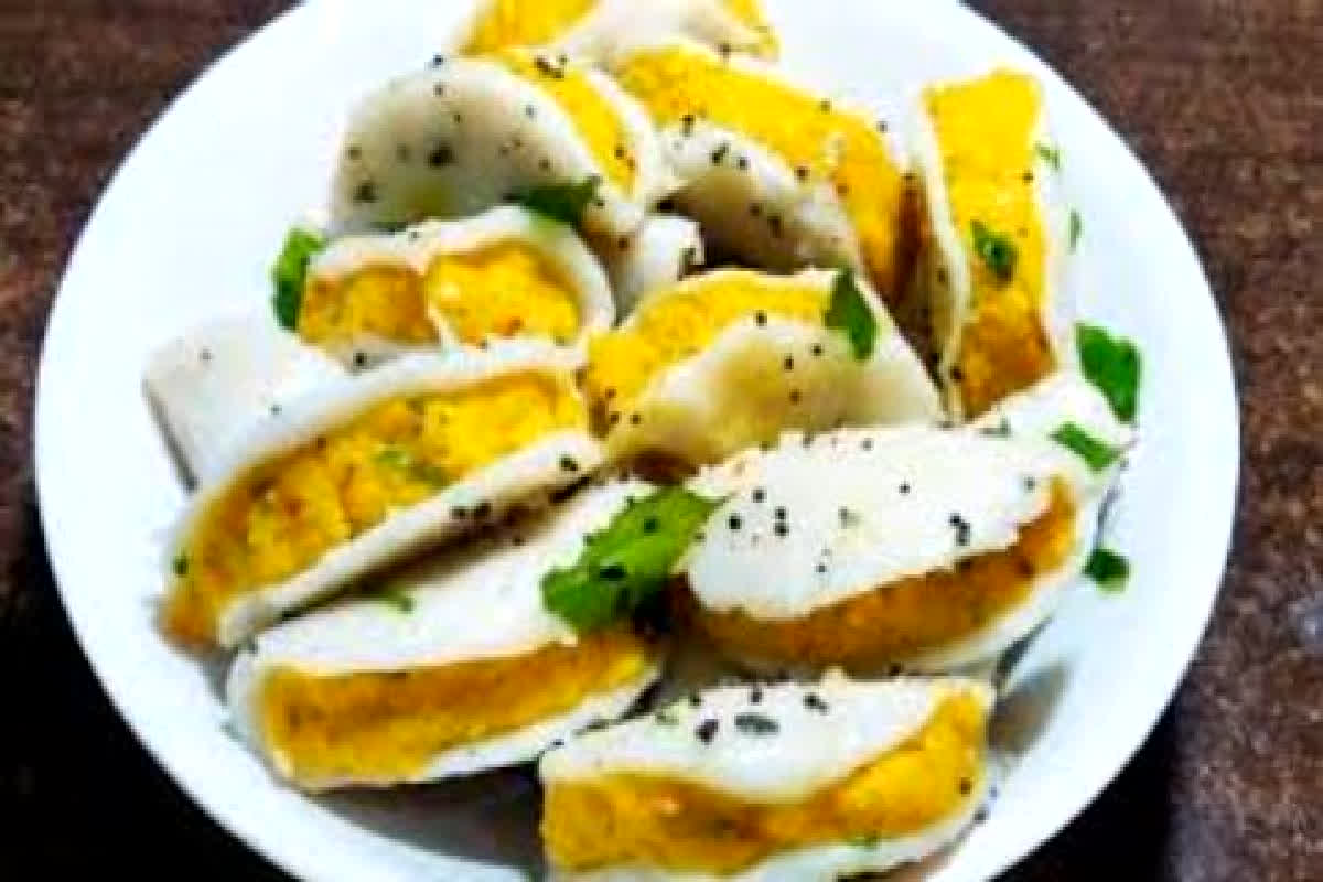 Karwa Chauth 2025: ये एक डिश भोग में नहीं चढ़ाई, तो अधूरी रह जाएगी पूजा, जानें कैसे बनाएं चावल के फरे?