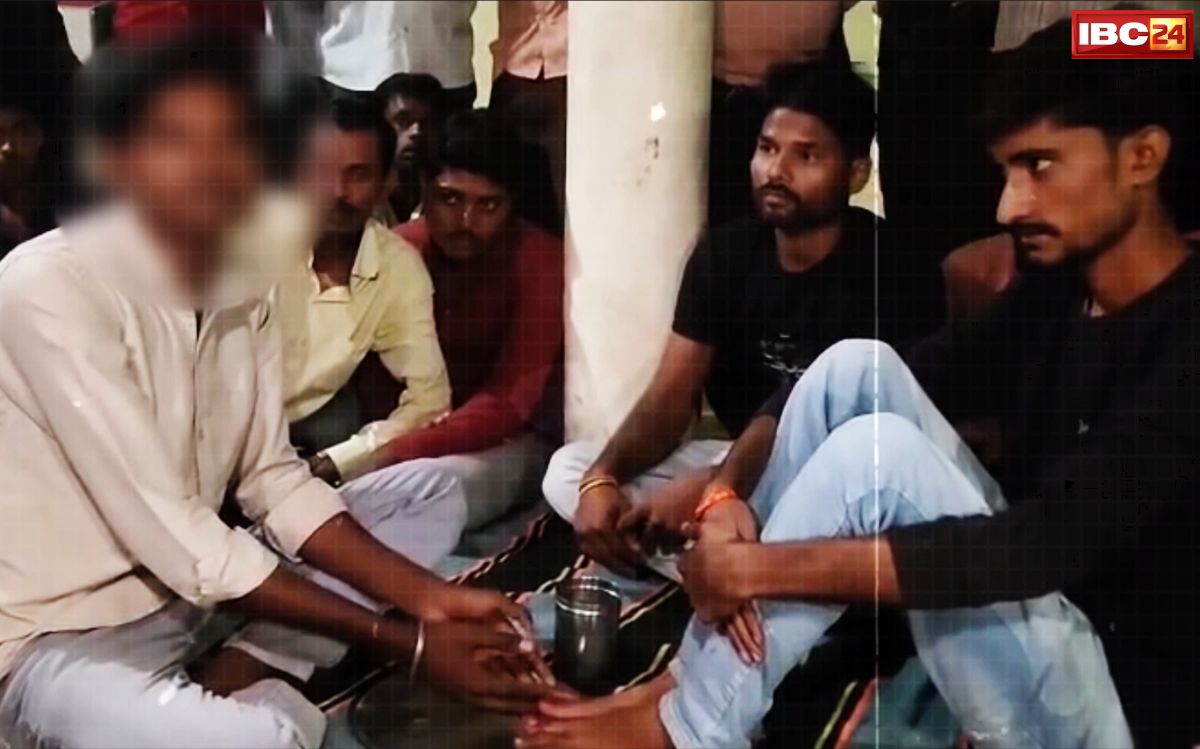 Damoh News: फिर जाति बनी विवाद का कारण, OBC समाज के युवक से धुलवाए गए पैर, घटना का वीडियो भी आया सामने…