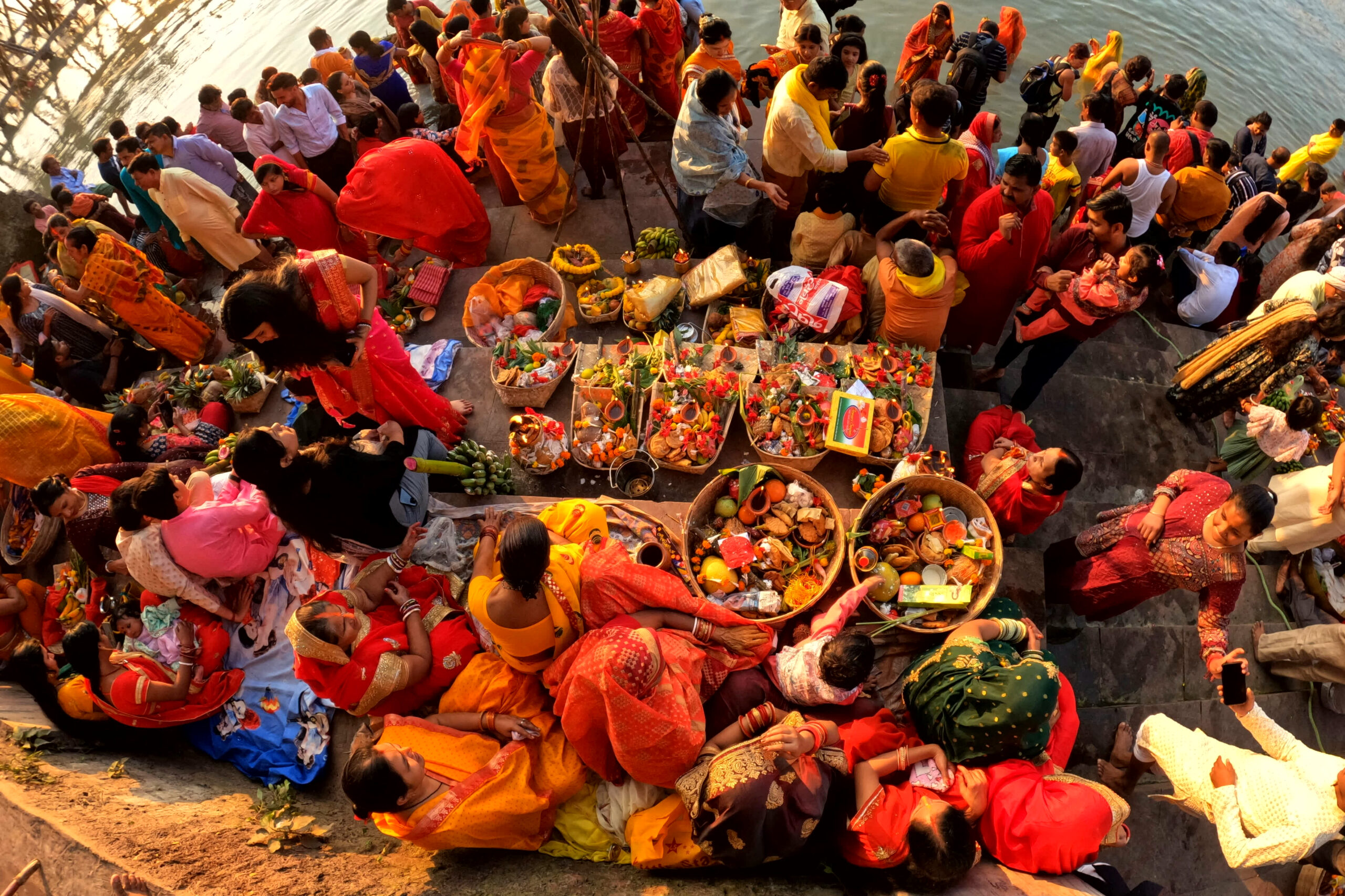 Chhath Puja 2025: छठ पूजा… आस्था, अनुशासन और सूर्य उपासना का अनोखा संगम, जानिए कब और कैसे मनाया जाएगा ये चार दिन का दिव्य पर्व…