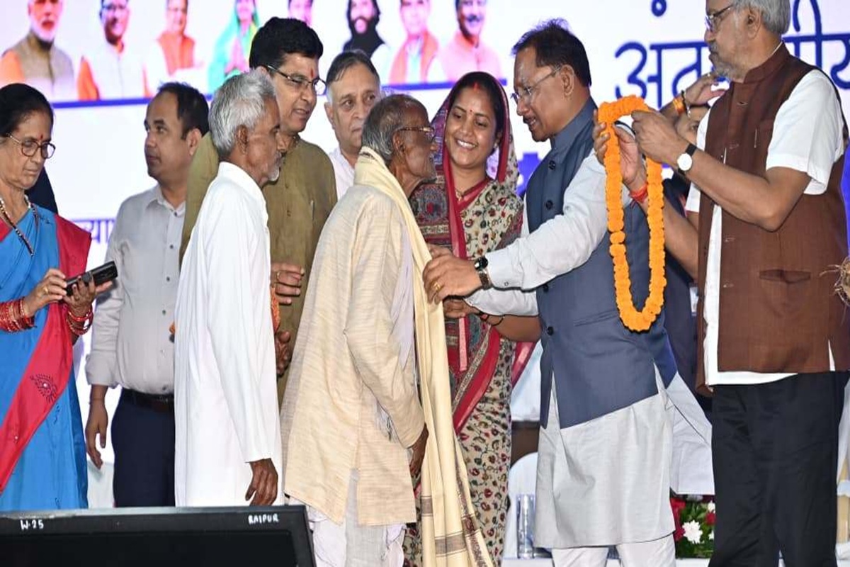 CG News: बुजुर्गों की विशेष देखभाल के लिए राज्य में होगा सियान गुड़ी का निर्माण, इन 4 जिलों में बनेंगे सर्वसुविधायुक्त वृद्धाश्रम, वृद्धजन दिवस पर सीएम साय ने किया ऐलान