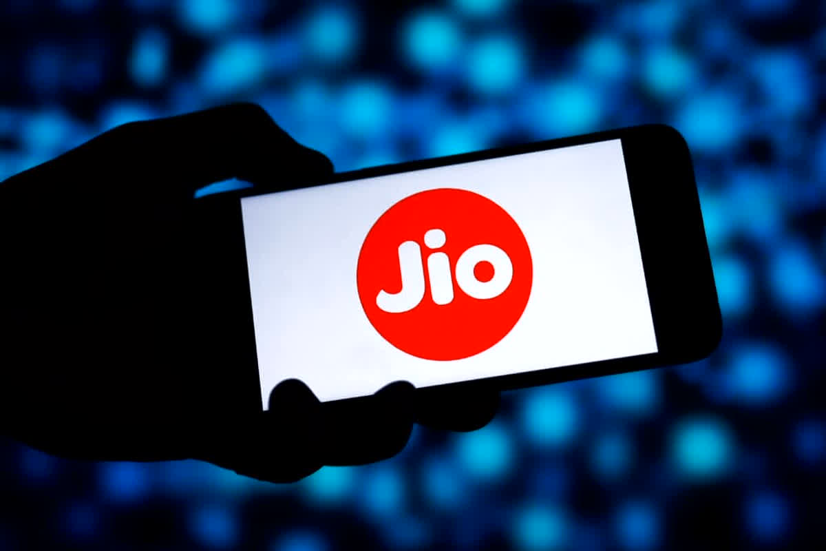 Jio 5G Unlimited Plan: अब महंगे डेटा प्लान भूल जाएं… जियो का सस्ता और पावरफुल इंटरनेट सिर्फ 11 रुपये से शुरू, जानें इस नए शानदार प्लान के बारे में