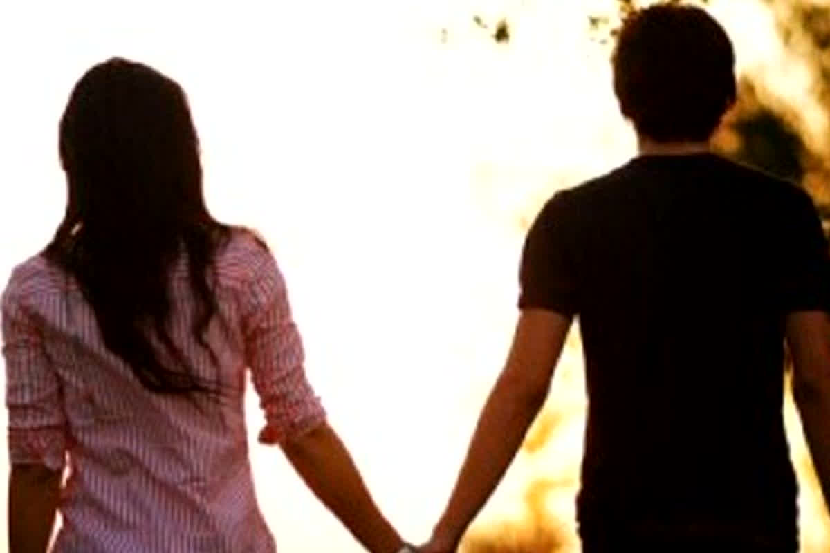 Jabalpur News: भागकर शादी करने पहुंचे हिन्दू युवती और मुस्लिम युवक, कोर्ट के बाहर जमकर हुआ हंगामा, अब प्रेमी-प्रेमिका पुलिस हिरासत में