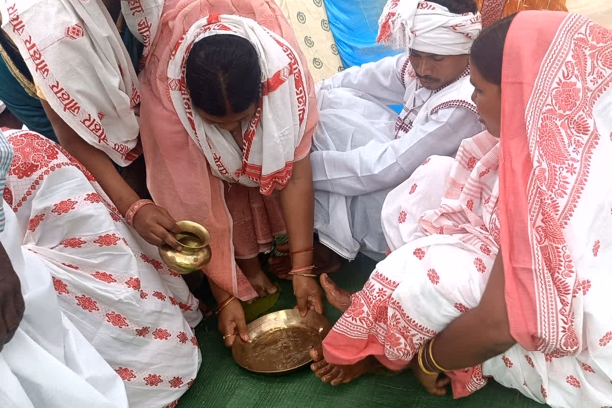 Jashpur News: 1200 से अधिक परिवारों ने किया हिंदू धर्म में पुनः प्रवेश, छत्तीसगढ़ में चल रहा बड़ा धर्मांतरण विरोधी अभियान, बीजेपी विधायक ने पूजा-अर्चना कर कराई घर वापसी