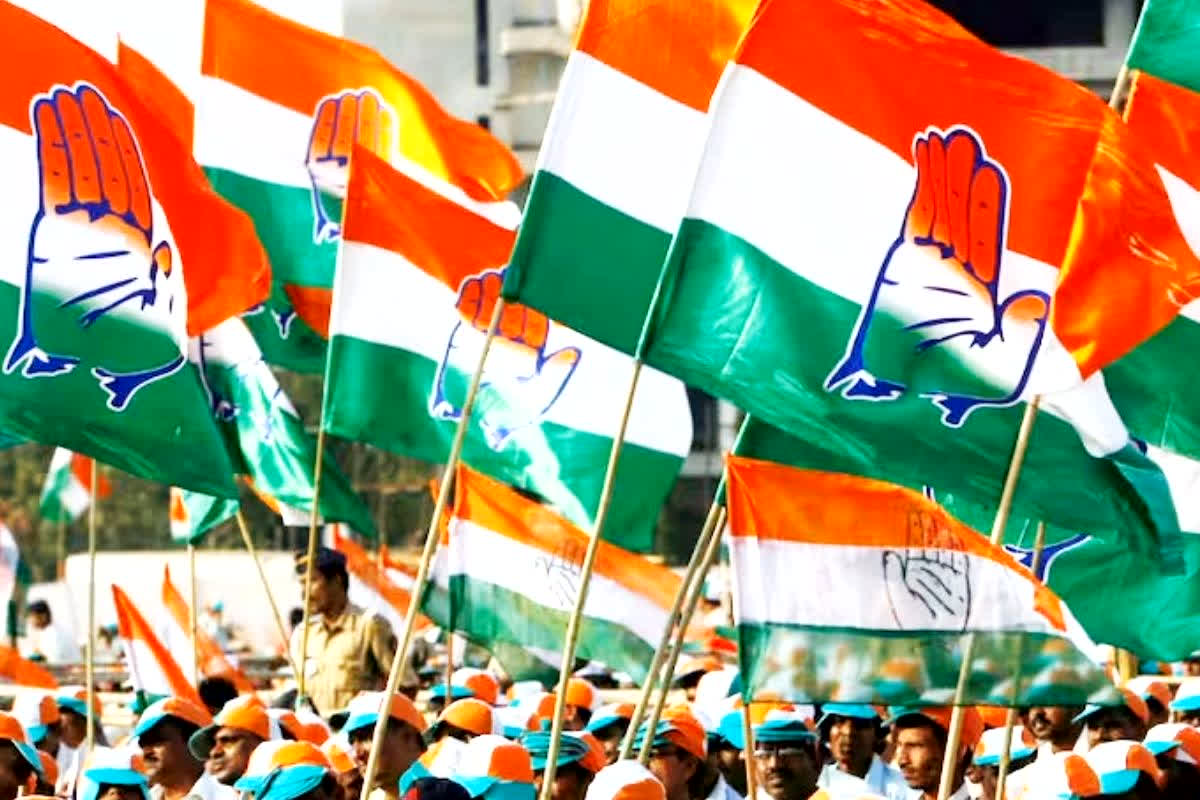 Jabalpur News: संविधान दिवस पर हाई वोल्टेज ड्रामा, इस घटना को लेकर बीजेपी को संविधान की कॉपी सौंपने निकली कांग्रेस, पुलिस के साथ हुई झूमाझटकी