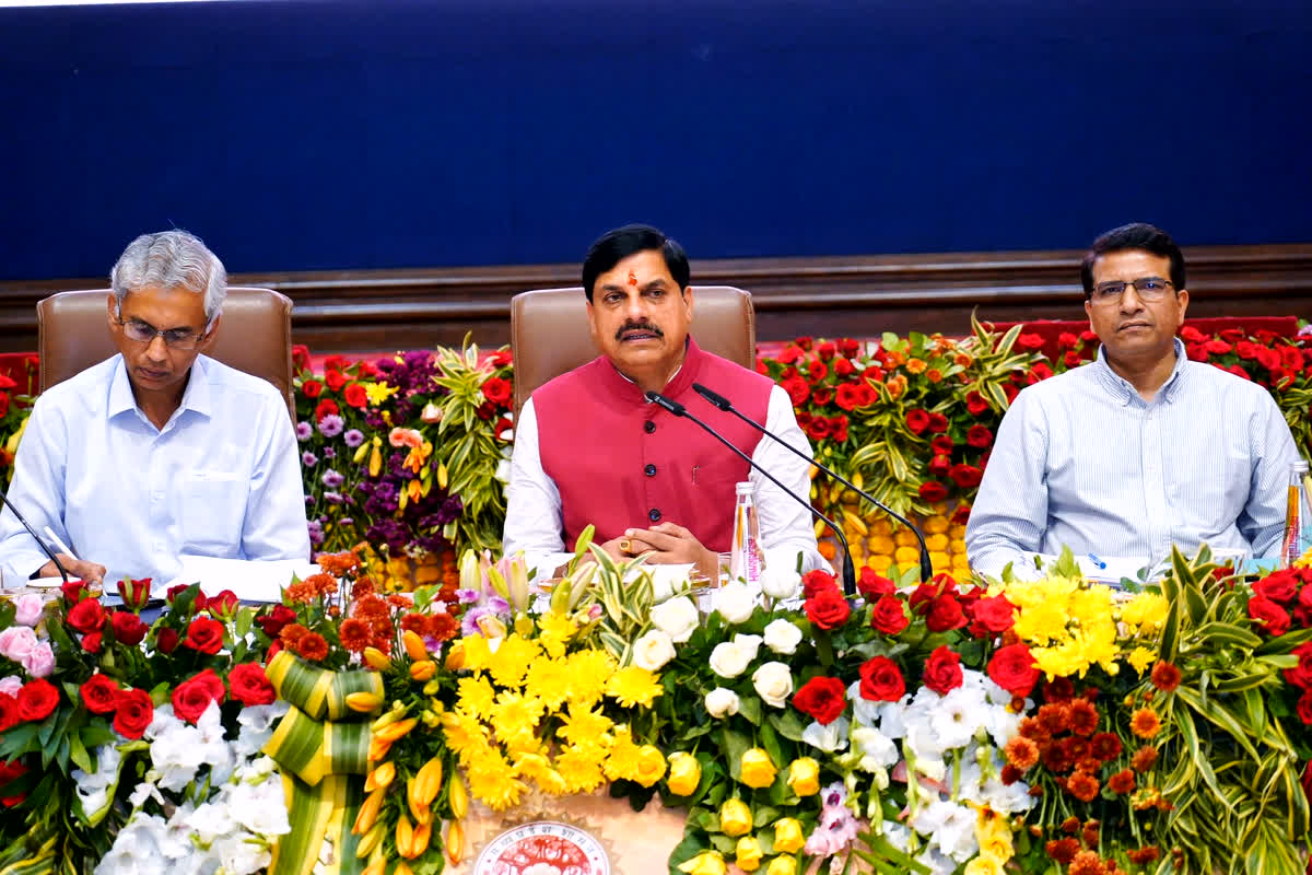 Madhya Pradesh News: कलेक्टर्स के साथ CM मोहन यादव की अहम बैठक, कमियों को दूर करने का दिया सख्त आदेश, सुविधाओं को लेकर मांगा जवाब