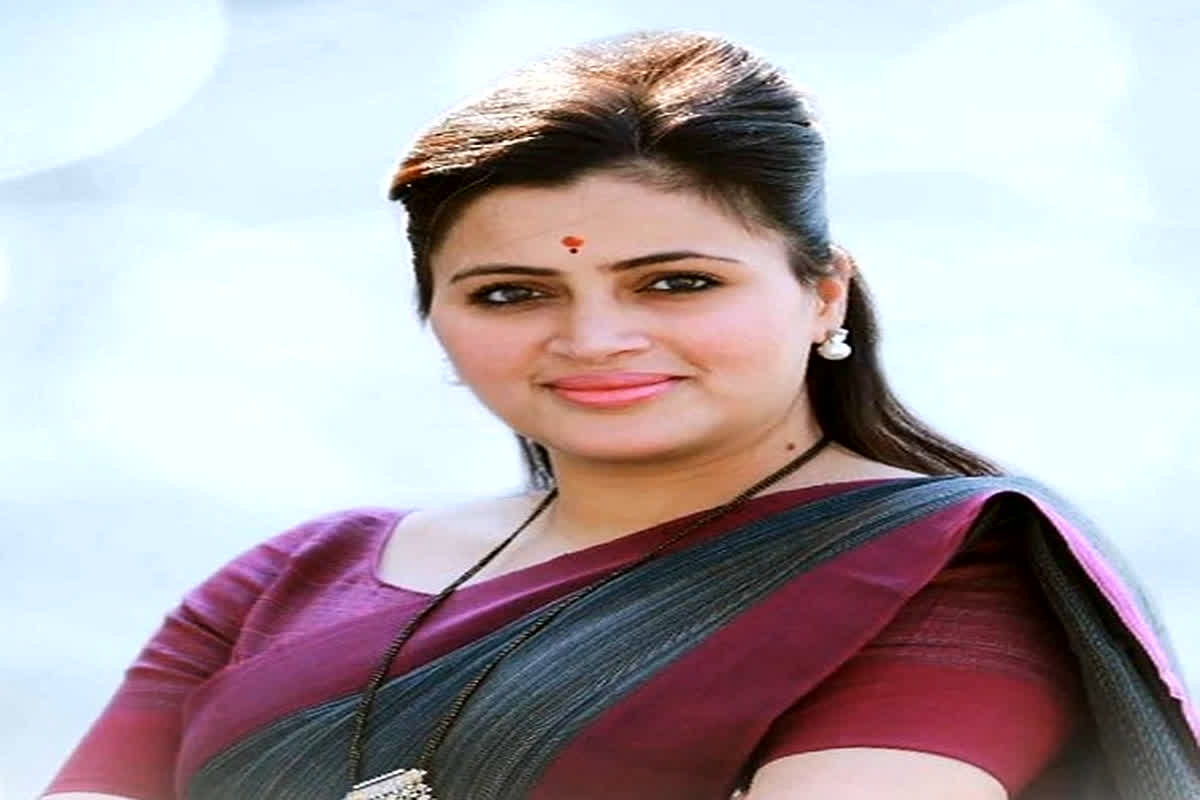 Navneet rana gangrape threat: BJP नेता नवनीत राणा को मिली जान से मारने और गैंगरेप की धमकी, लिखी घिनौनी बातें, पीएम मोदी का भी किया जिक्र…