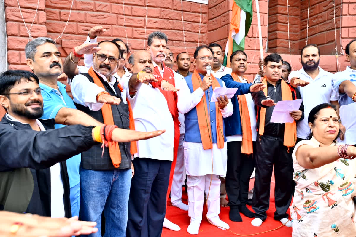 CG News: सीएम विष्णु देव साय स्कूली बच्चों और आमजनों के साथ ‘एकता दौड़’ में हुए शामिल, मुख्यमंत्री साय ने दिलाई राष्ट्रीय एकता की शपथ, कहा- विविधता में ही भारत की ताकत