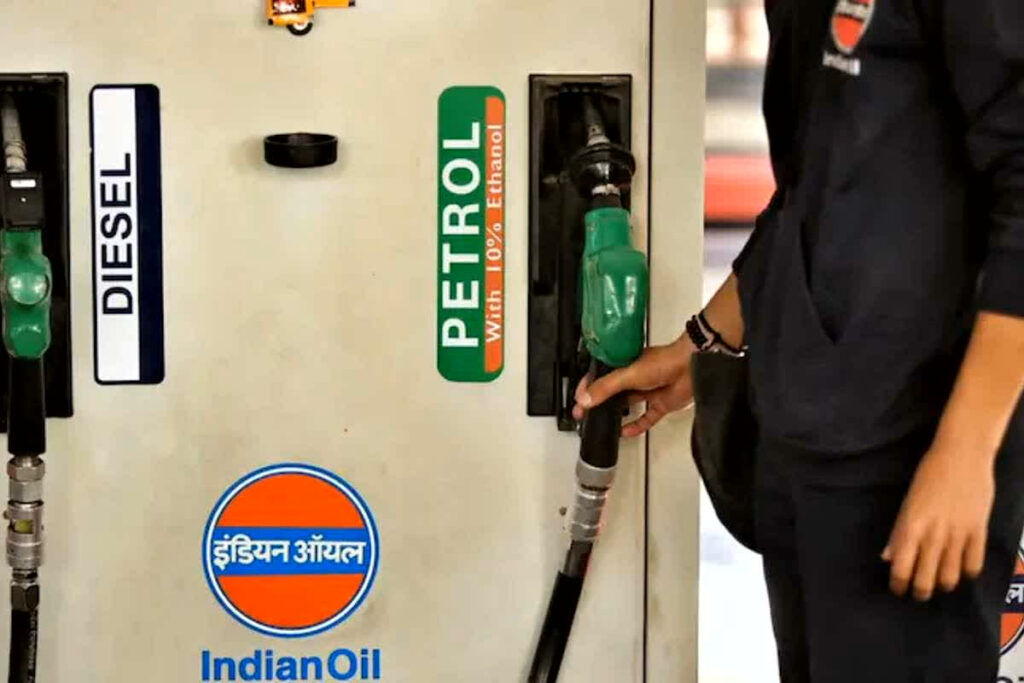 Petrol Diesel Price 17 November 2025: पेट्रोल हो गया 82 रुपए लीटर, डीजल की कीमतों में भी बड़ी राहत / Image: file