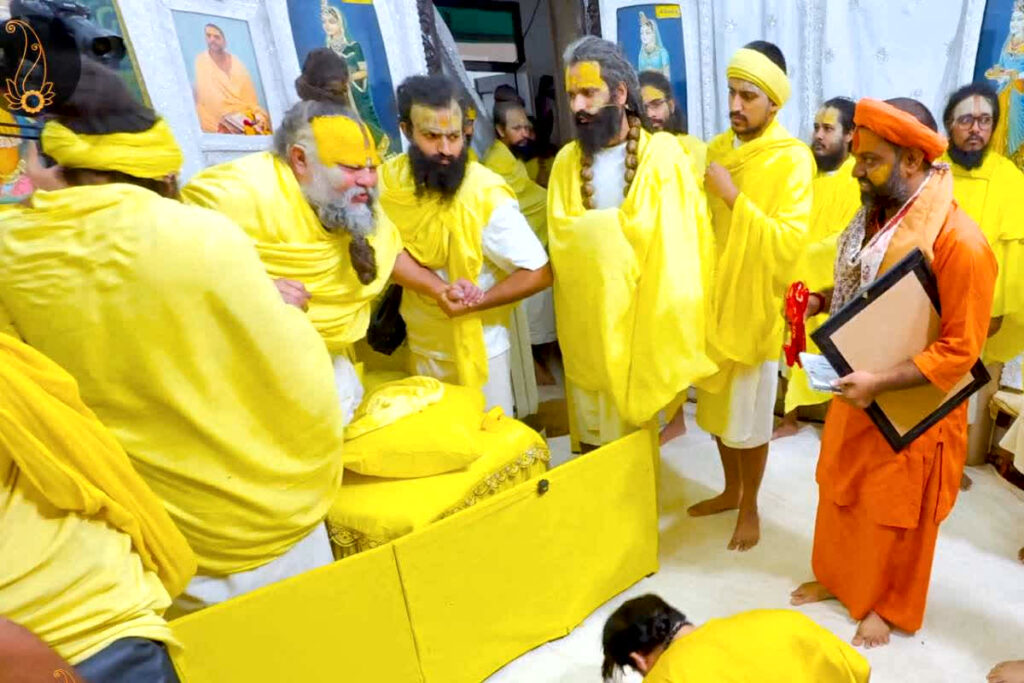 Premanand Maharaj Health Update: ​किडनी डिजीज के चलते ऐसी हो गई है प्रेमानंद महाराज की हालत / Image: X