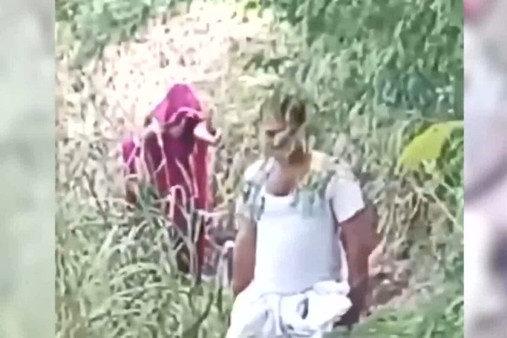 BJP Leader sex with Lady in Farm: हाईवे के बाद अब भाजपा नेता का खेत वाला वीडियो आया सामने / Image: Viral Video