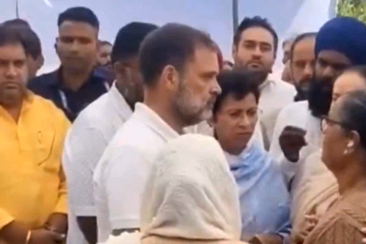 Rahul Gandhi Meets y Puran Singh Family: वाई. पूरन कुमार के परिजनों से मिले राहुल गांधी, कहा- अंतिम संस्कार होने दीजिए…तमाशा बंद करें