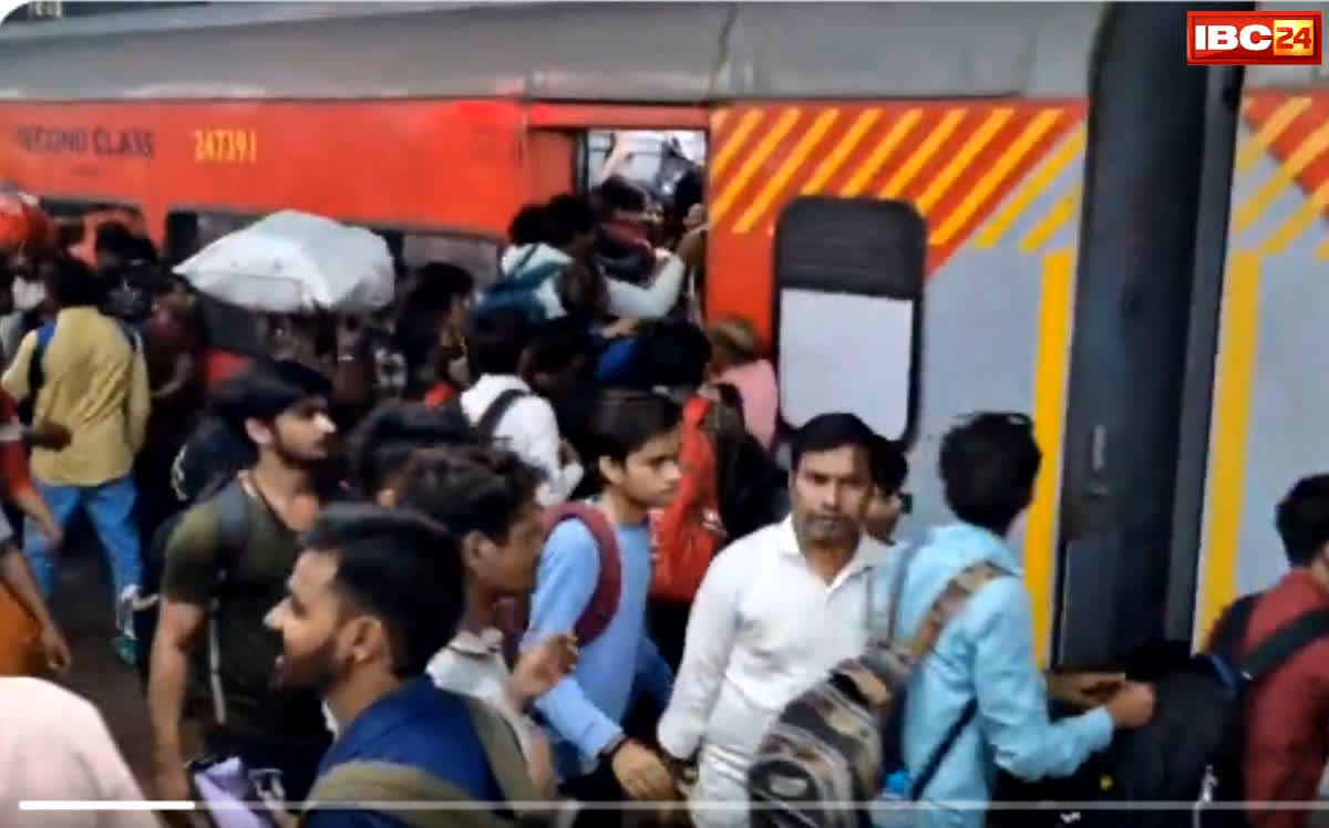 Surat News: भीड़, भगदड़ और बेसब्री… सूरत स्टेशन बना मानवीय सैलाब का केंद्र, दिवाली पर घर लौटने की जंग जारी!