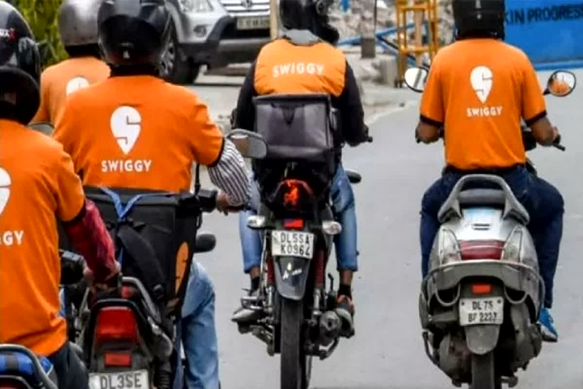 Swiggy Share Price: 1000 करोड़ के नुकसान के बावजूद स्विगी के शेयर में 4% की उछाल, निवेशक क्यों कर रहे हैं खरीदारी? आखिर क्या है वजह?
