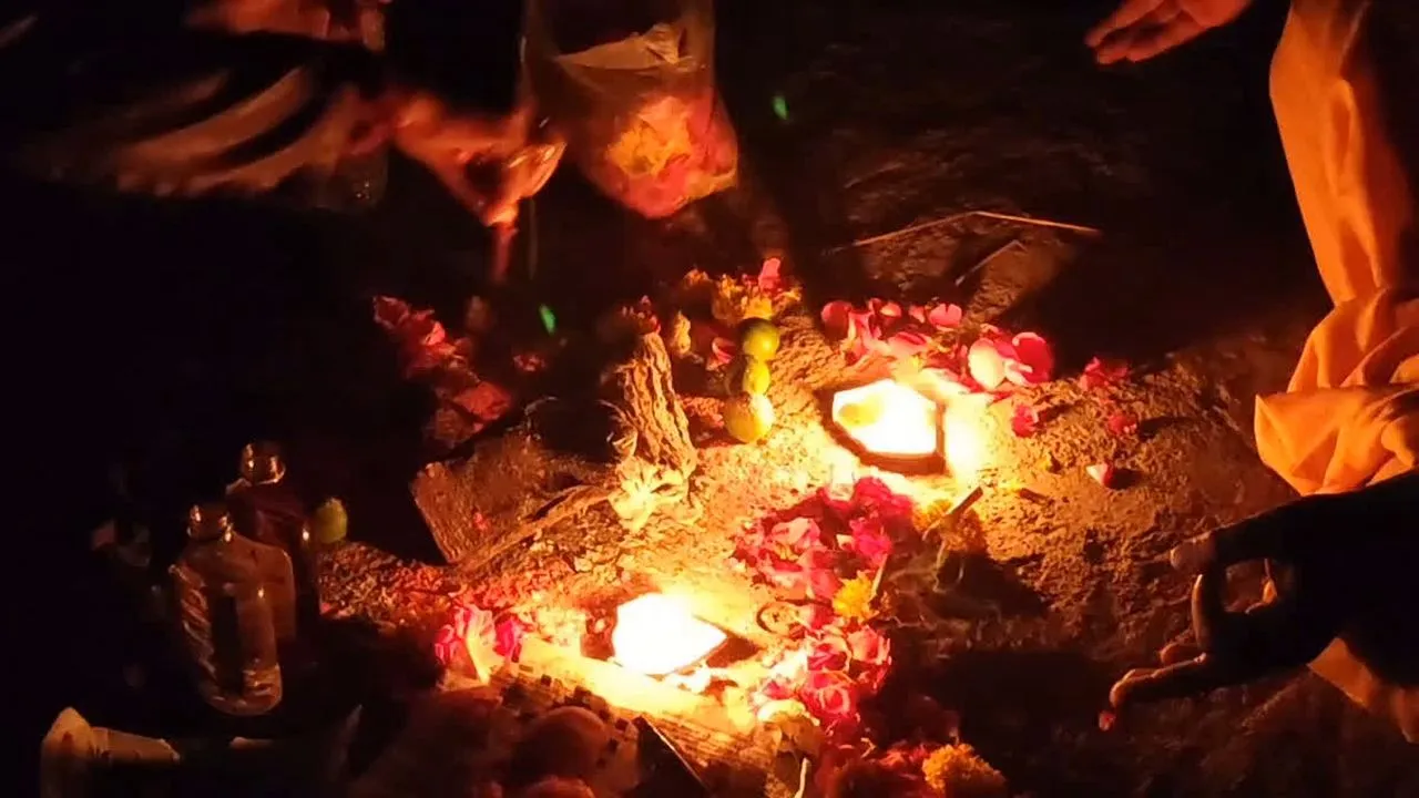 Mandsaur News : अंधविश्वास ने फिर ले ली मासूम की जान! झाड़-फूंक के बहाने किया तांत्रिक ने बच्ची के साथ किया ऐसा काम, इलाज के लिए ले गए थे परिजन