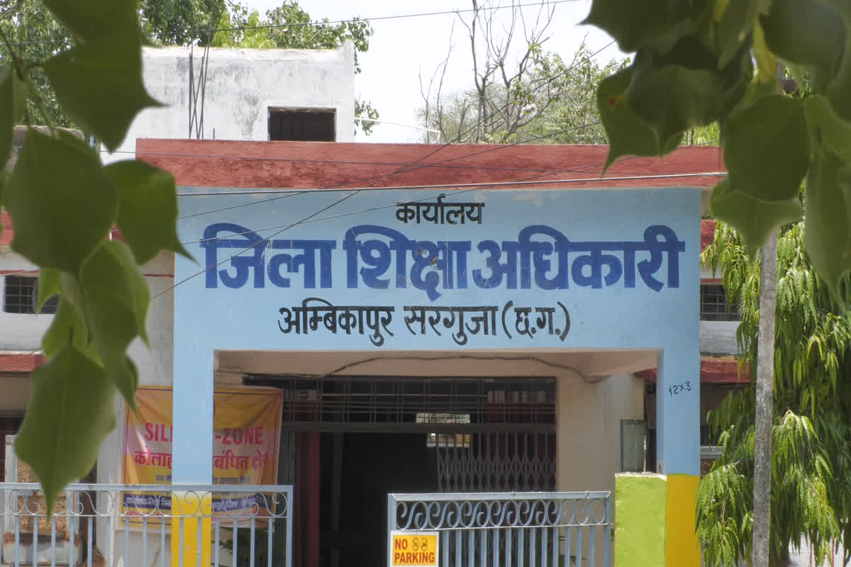 CG Furniture Scam: आचार संहिता के दौरान खरीदी थी 5 करोड़ की फर्नीचर और साइकिल, अब शिक्षा विभाग की खुली पोल, तत्कालीन डीईओ पर लगे गंभीर आरोप